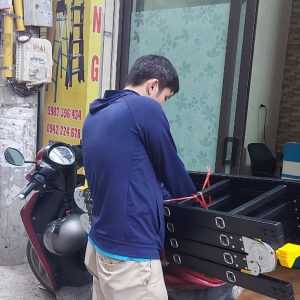 Thang nhôm chữ m 4,7m NINDA đen chân thẳng
