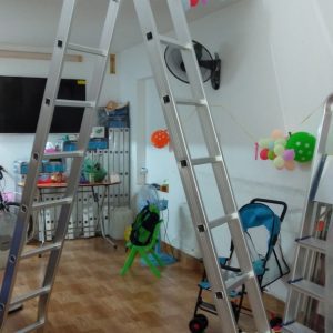 Thang nhôm chữ a khóa tự động 2.5m